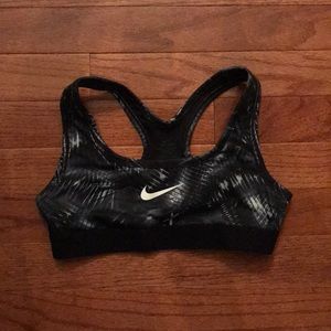 size small nike sports bra